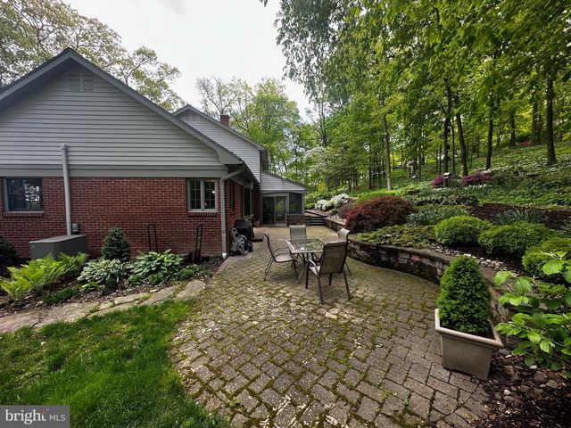 105 NORTHVIEW RD, Lititz, PA 17543