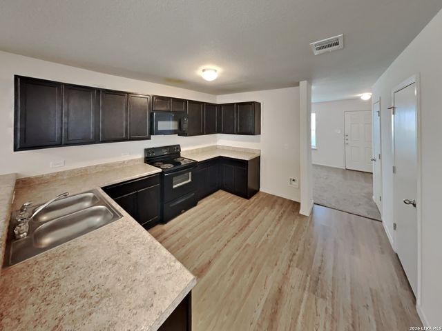 9535 Apple Ridge, San Antonio, TX 78239
