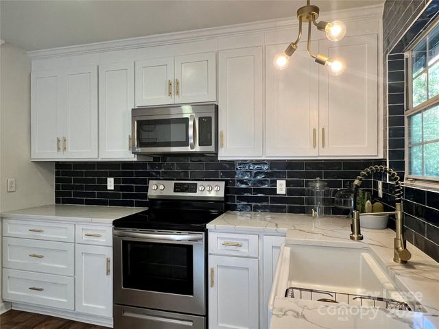 12318 Delcorte Lane, Pineville, NC 28134