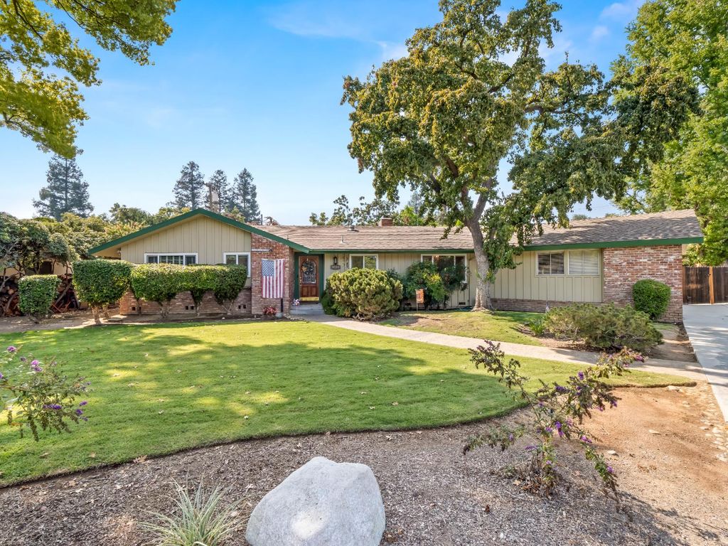 Image 1 of property listing at 1486 W Roberts Avenue, Fresno, CA 93711