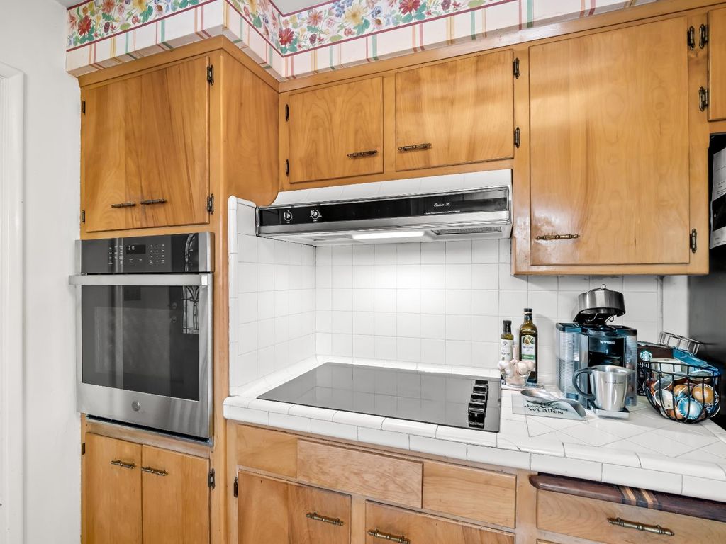 Image 13 of property listing at 1486 W Roberts Avenue, Fresno, CA 93711