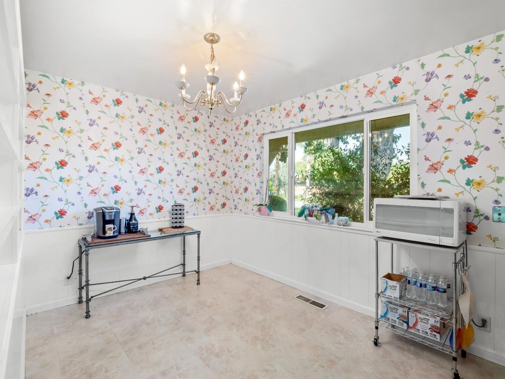 Image 15 of property listing at 1486 W Roberts Avenue, Fresno, CA 93711