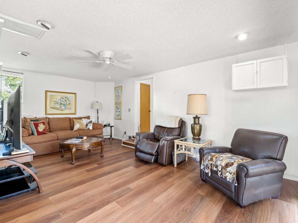 Image 17 of property listing at 1486 W Roberts Avenue, Fresno, CA 93711