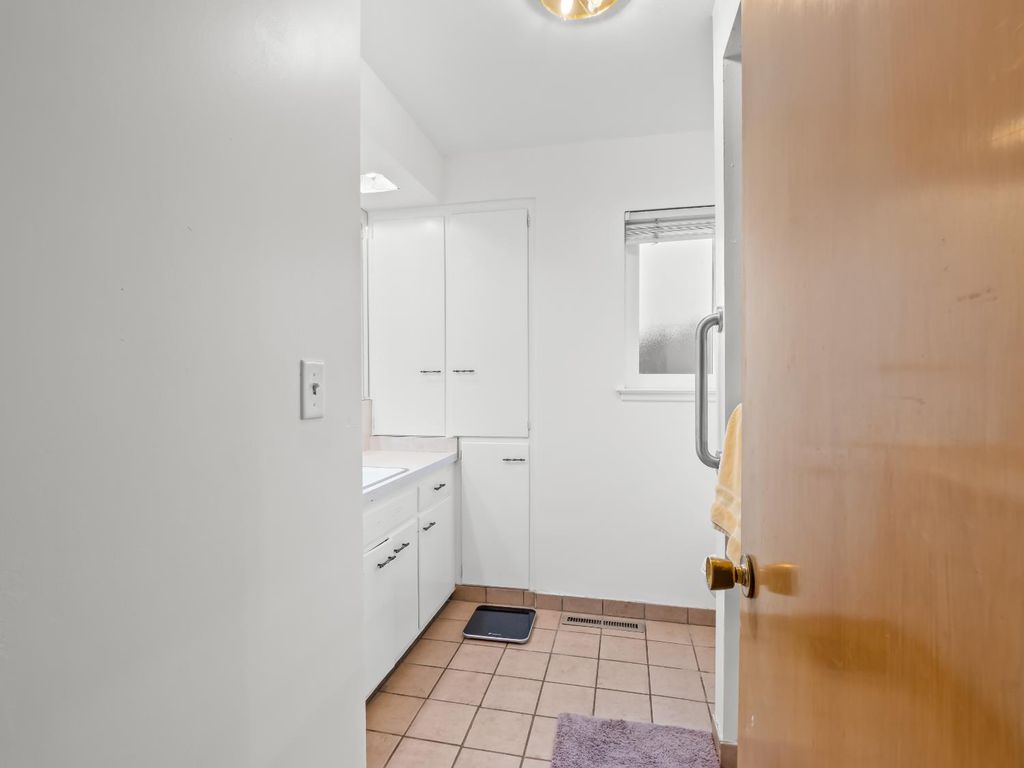 Image 22 of property listing at 1486 W Roberts Avenue, Fresno, CA 93711