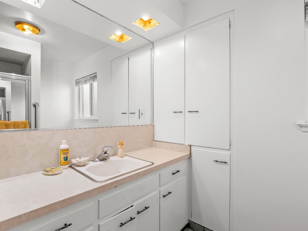 Image 23 of property listing at 1486 W Roberts Avenue, Fresno, CA 93711