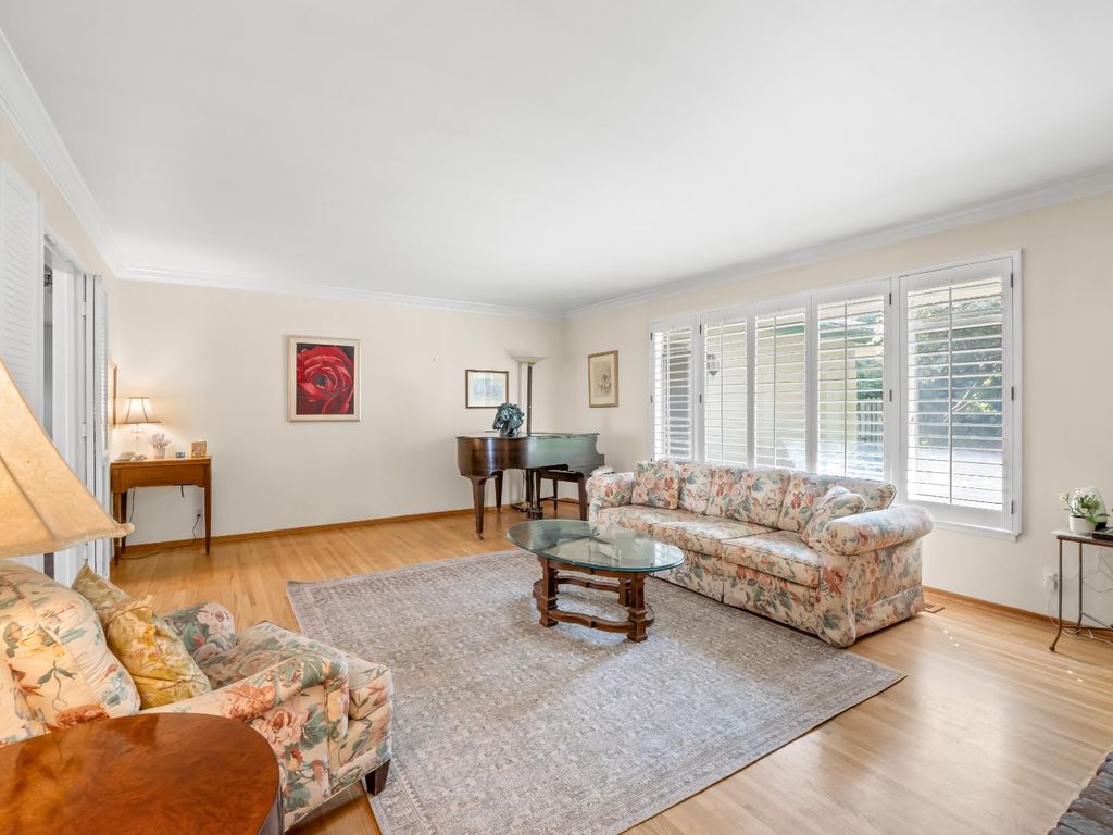 Image 3 of property listing at 1486 W Roberts Avenue, Fresno, CA 93711