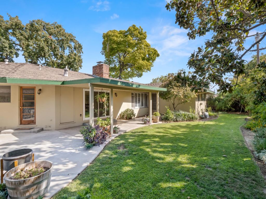 Image 31 of property listing at 1486 W Roberts Avenue, Fresno, CA 93711