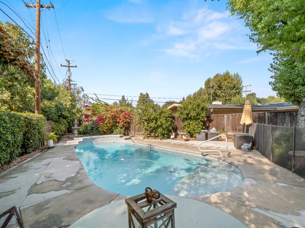 Image 37 of property listing at 1486 W Roberts Avenue, Fresno, CA 93711