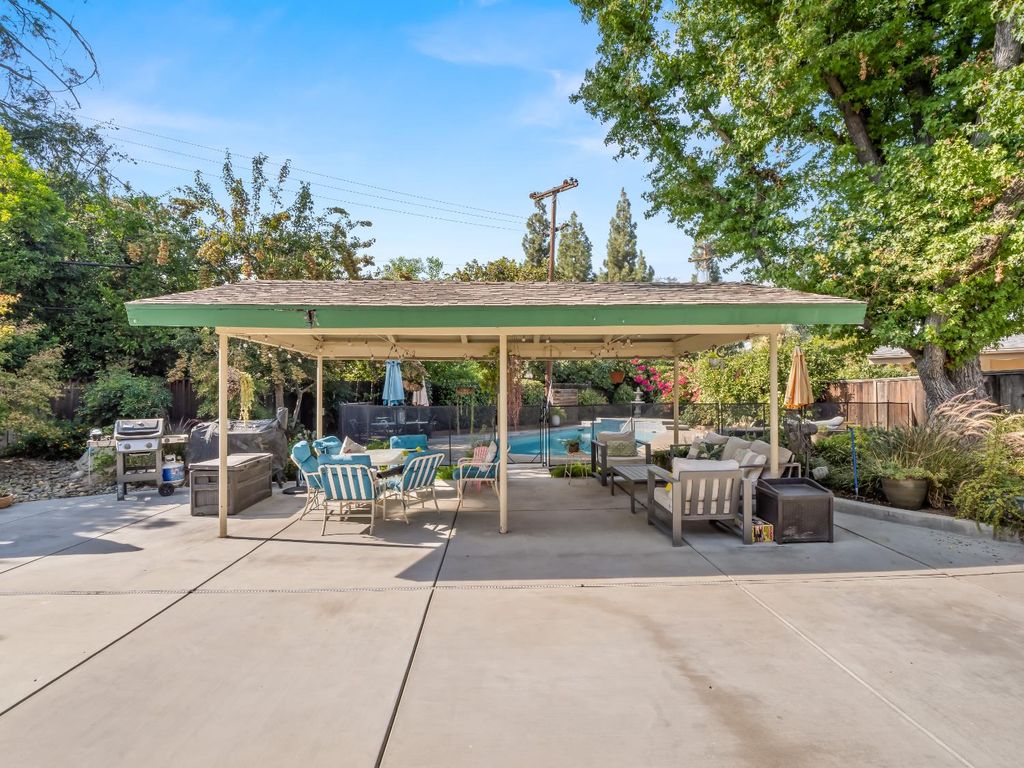 Image 39 of property listing at 1486 W Roberts Avenue, Fresno, CA 93711