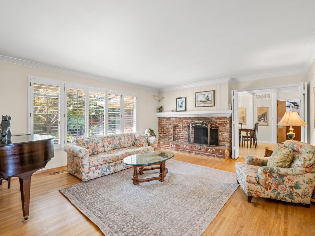 Image 4 of property listing at 1486 W Roberts Avenue, Fresno, CA 93711