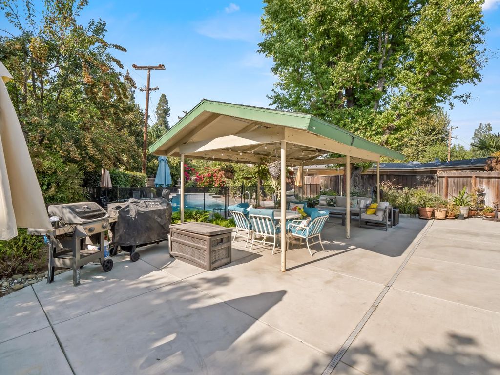 Image 40 of property listing at 1486 W Roberts Avenue, Fresno, CA 93711