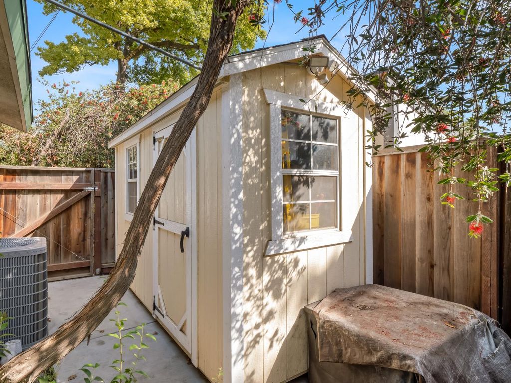 Image 43 of property listing at 1486 W Roberts Avenue, Fresno, CA 93711