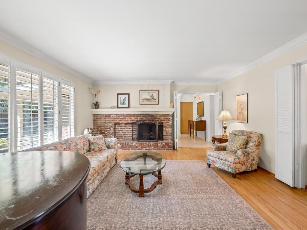 Image 5 of property listing at 1486 W Roberts Avenue, Fresno, CA 93711