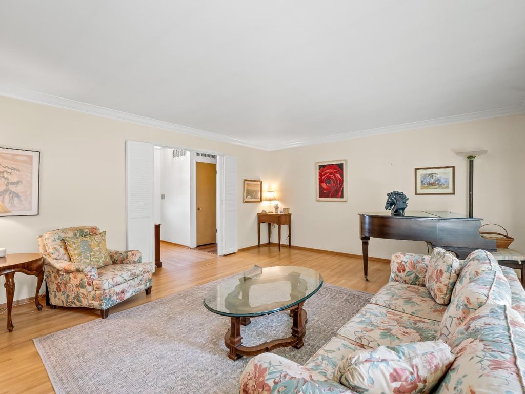 Image 6 of property listing at 1486 W Roberts Avenue, Fresno, CA 93711