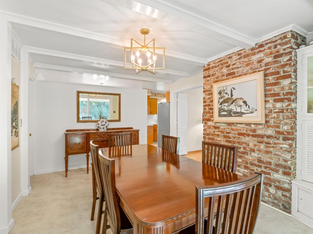 Image 9 of property listing at 1486 W Roberts Avenue, Fresno, CA 93711