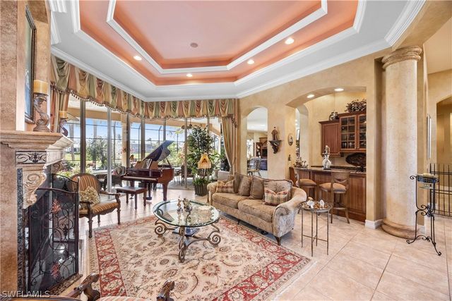 1687 Persimmon DR, Naples, FL 34109