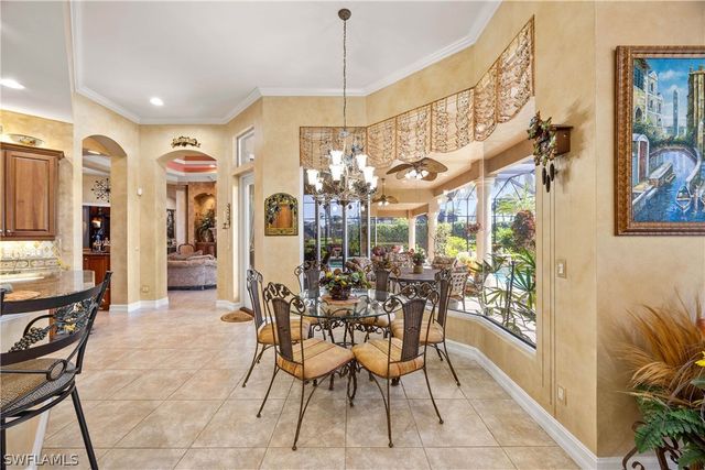 1687 Persimmon DR, Naples, FL 34109