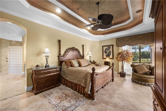 1687 Persimmon DR, Naples, FL 34109