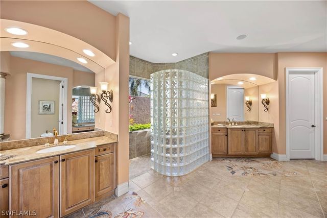 1687 Persimmon DR, Naples, FL 34109