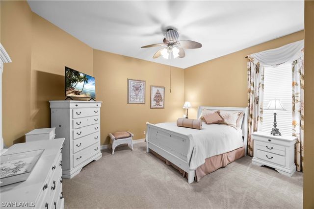 1687 Persimmon DR, Naples, FL 34109