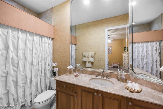 1687 Persimmon DR, Naples, FL 34109