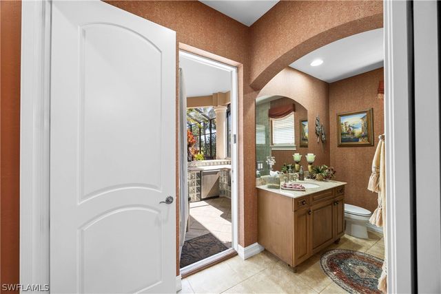 1687 Persimmon DR, Naples, FL 34109