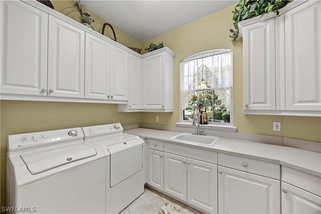 1687 Persimmon DR, Naples, FL 34109