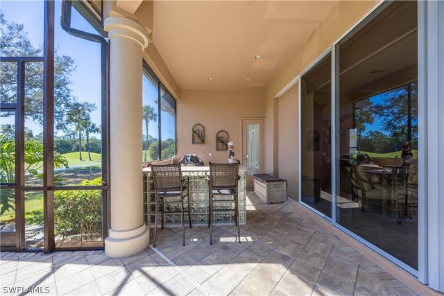 1687 Persimmon DR, Naples, FL 34109