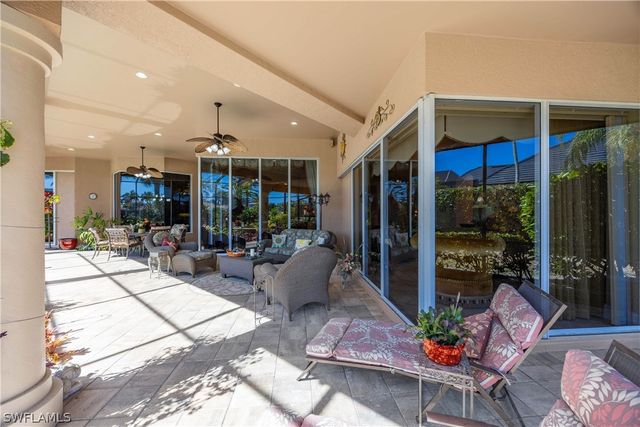 1687 Persimmon DR, Naples, FL 34109