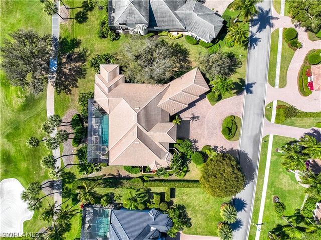 1687 Persimmon DR, Naples, FL 34109