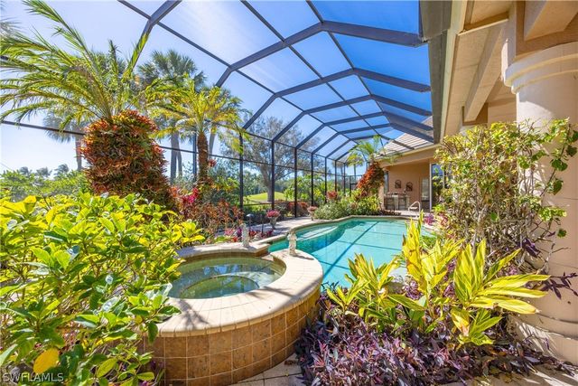 1687 Persimmon DR, Naples, FL 34109