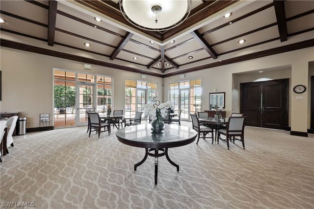 1687 Persimmon DR, Naples, FL 34109