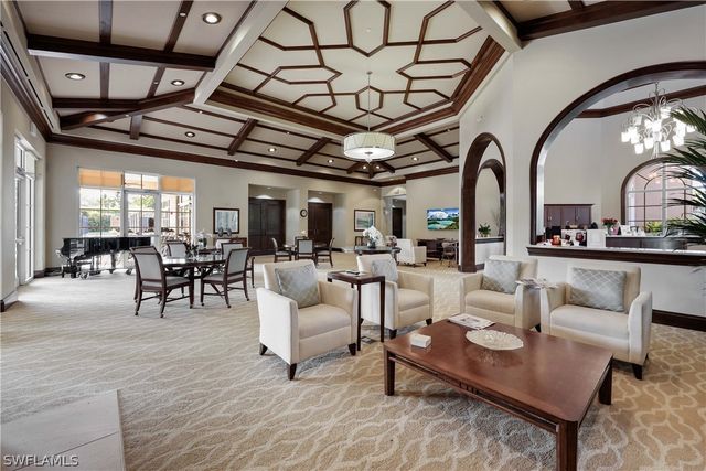 1687 Persimmon DR, Naples, FL 34109