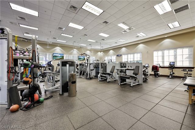 1687 Persimmon DR, Naples, FL 34109