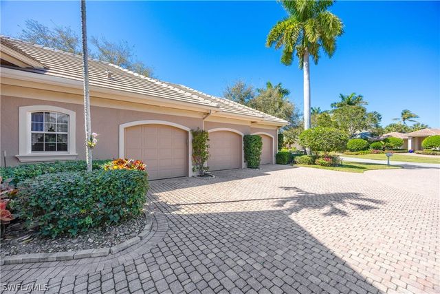 1687 Persimmon DR, Naples, FL 34109