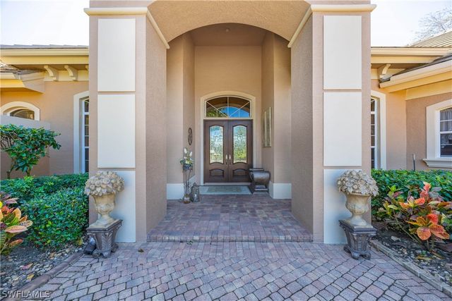 1687 Persimmon DR, Naples, FL 34109