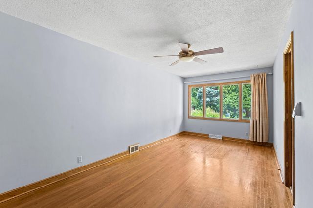 1739 Hampshire Avenue, Saint Paul, MN 55116