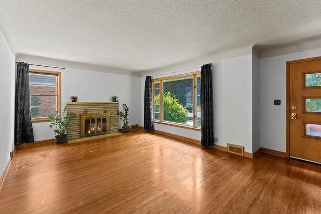1739 Hampshire Avenue, Saint Paul, MN 55116