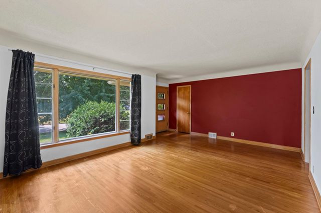 1739 Hampshire Avenue, Saint Paul, MN 55116