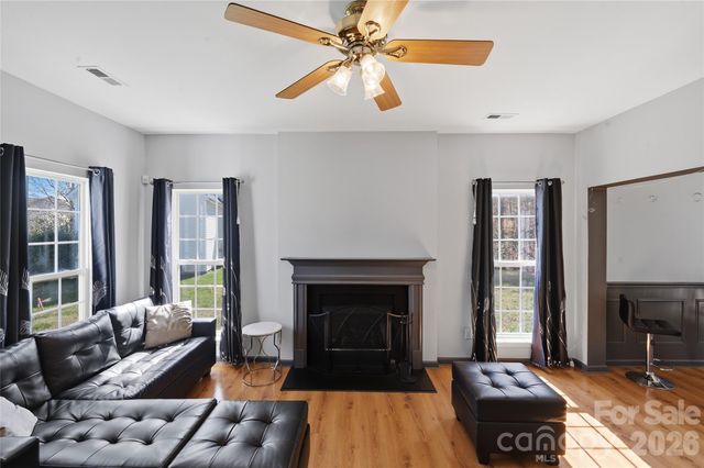 9541 Green Apple Drive, Charlotte, NC 28215