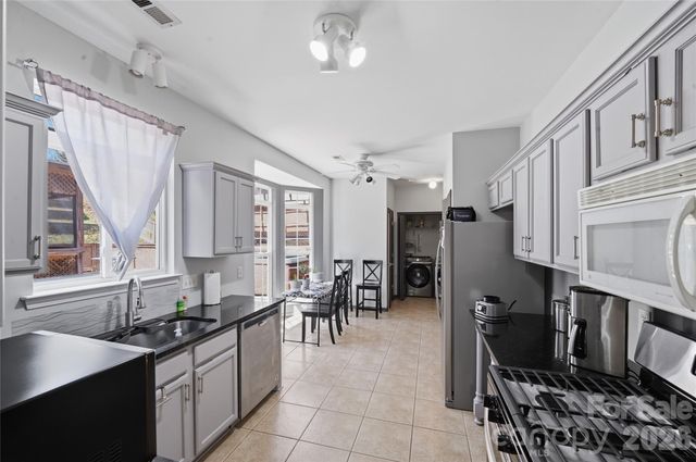 9541 Green Apple Drive, Charlotte, NC 28215