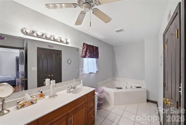 9541 Green Apple Drive, Charlotte, NC 28215
