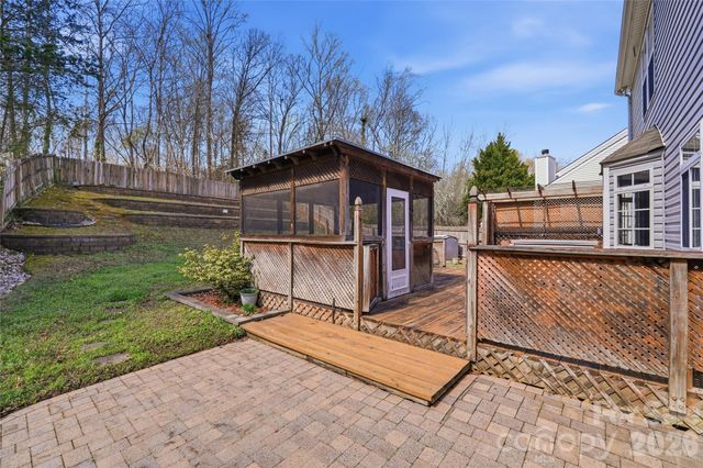 9541 Green Apple Drive, Charlotte, NC 28215