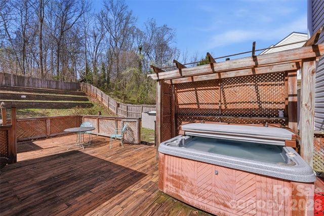 9541 Green Apple Drive, Charlotte, NC 28215