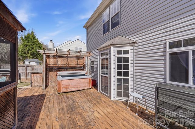 9541 Green Apple Drive, Charlotte, NC 28215