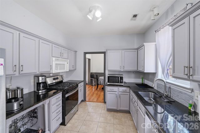 9541 Green Apple Drive, Charlotte, NC 28215
