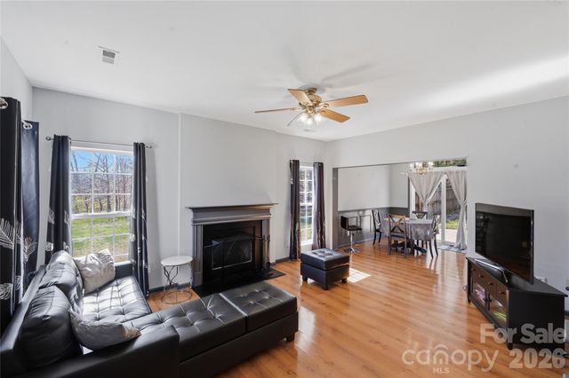 9541 Green Apple Drive, Charlotte, NC 28215