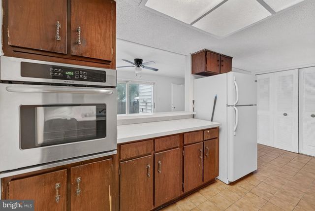 50 RAEBURN LN, Willingboro, NJ 08046