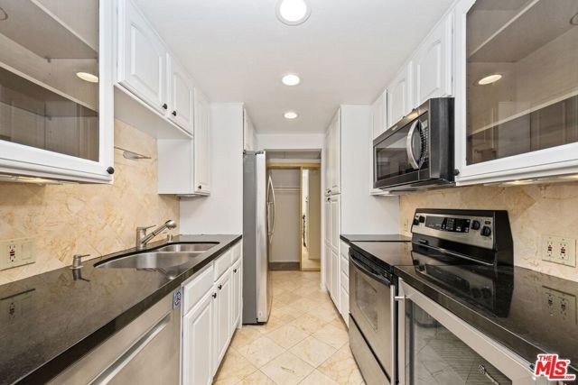 1131 ALTA LOMA Road 106, West Hollywood, CA 90069