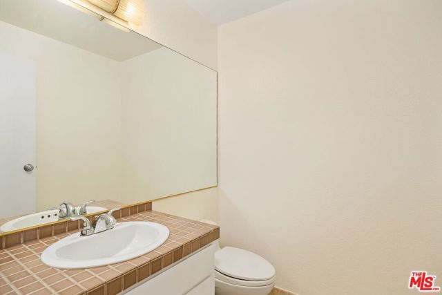 1131 ALTA LOMA Road 106, West Hollywood, CA 90069